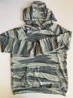 ATHLETA GIRL Green Camouflage Hoodie Girls XXL (16)